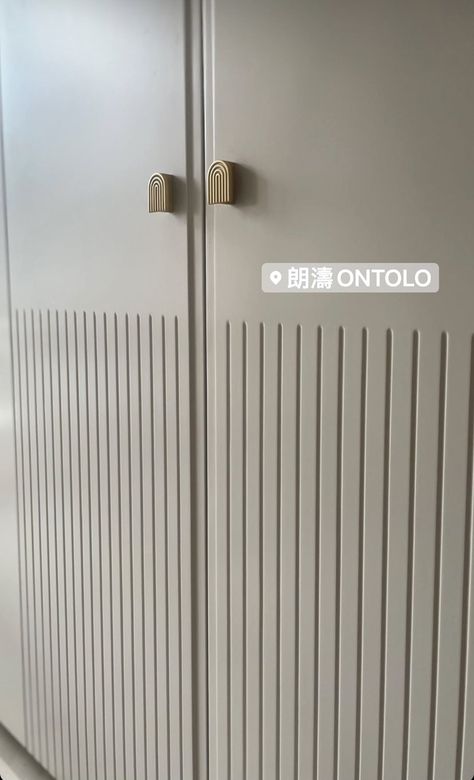 Fluted Wardrobe Shutters, Wardrobe Door Designs Modern, Wardrobe Door Designs Laminate, Laminate Wardrobe, Wardrobe Internal Design, Wardrobe Laminate Design, Wooden Wardrobe Design, New Ceiling Design, Dream Closet Design