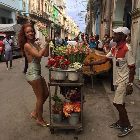 Dominican Republic Aesthetic 90s, Cuba Girl, Cuba People, Cuba Culture, Vintage Cuba, Viva Cuba, Cuba Photos, Fam Photos, Cuban Culture