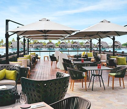 Hospitality Umbrellas: Commercial Grade Hotel & Resort Umbrellas | Frankford Umbrellas Bar Exterior, Modern Outdoor Living, Outdoor Umbrellas, Terrace Restaurant, Hospitality Furniture, Restaurant Patio, Restaurant Seating, Outdoor Living Furniture, Rooftop Terrace Design