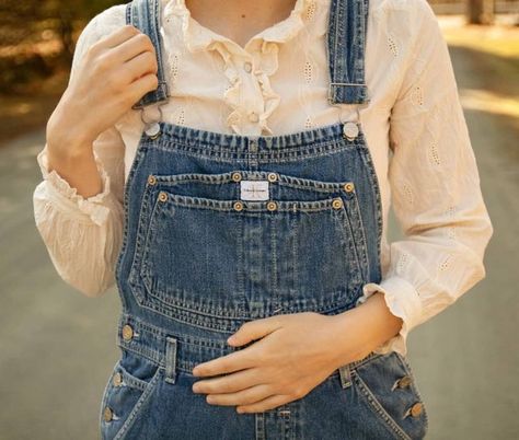 E on Instagram: "My favorite overalls ❤🍓🌱 Finishing up one of my finals today and then one of my classes will be ✔And I'll be 🥳 Slowly but surely bb. 😊❤🌱🍓 . . . #overalls #farmcore #fairycore #quietinthewild #vintagestyle #90sfashion #vermont #slowfashion #slowfashionblogger #cottagecore #secondhand #secondhandfashion #thriftedfashion #cottagecorestyle #cottagecorefashion #doortomywonderland #littlewanderersdiary #springoutfit #bibs #dungarees #myseasonalstory #natureaesthetic" Cottagecore Style, Cottagecore Fashion, Thrift Fashion, Dungarees, Slow Fashion, Senior Pictures, 90s Fashion, Spring Outfit, Overalls