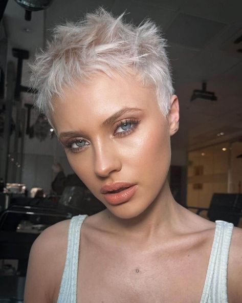 What Are The Best Hairstyles For Small Face? Small Face Hairstyles, Short Cropped Hair, Mom Cut, Messy Pixie, Crop Hair, Short Hair Lengths, Spiked Hair, Blonde Pixie Haircut, Best Short Haircuts