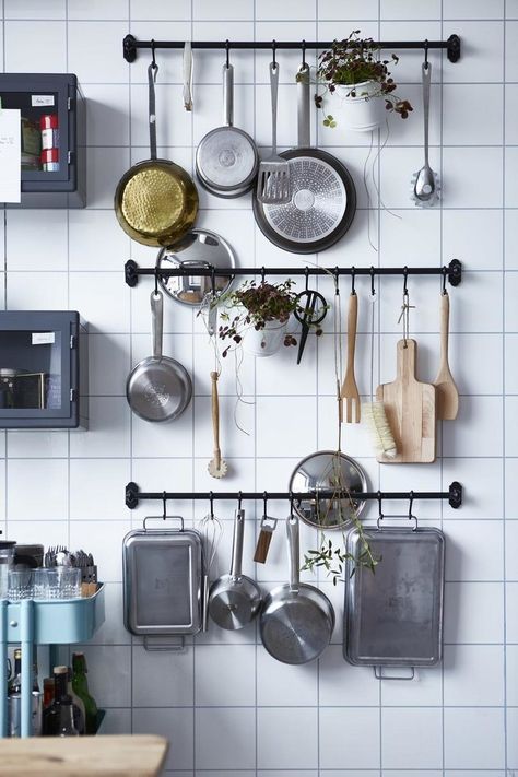 10 Smart Ways to Store Your Kitchen Tools: Make a Wall of It Small Kitchen Storage Solutions, Design Shelves, Small Apartment Therapy, Kitchen Wall Storage, Kitchen Apartment, Kitchen Wall Shelves, Kitchen Ikea, Apartment Storage, Shelves Kitchen