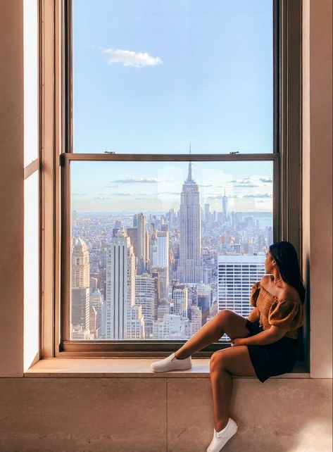 Instagram Picture Ideas Travel, Top Of The Rock Photo Ideas, The Met Picture Ideas, Met Pictures Ideas, New York Top Of The Rock, Top Of The Rock Nyc Picture Ideas, Empire State Building Picture Ideas, Nyc Pictures Ideas, Ny Picture Ideas