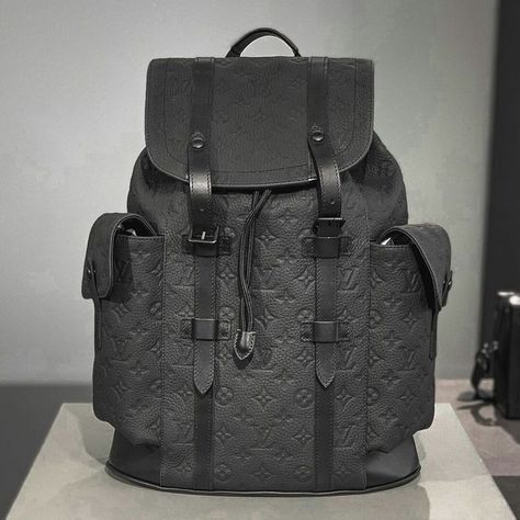 Lious Vuitton, Louis Vuitton Bookbag, Tas Lv, Sneaker Displays, Sac Louis Vuitton, Louie Vuitton, Luxury Backpack, Black Men Fashion Swag, Luxury Purses