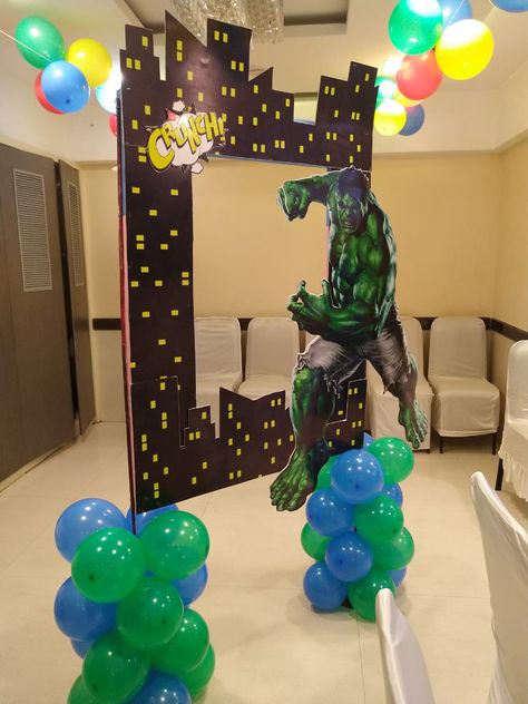 Avenger Theme Decoration, Avengers Photo Booth, Diy Avengers, Photobooth Decor, Avengers Photo, Superhero Vbs, Foto Props, Avengers Theme, Baby Birthday Decorations