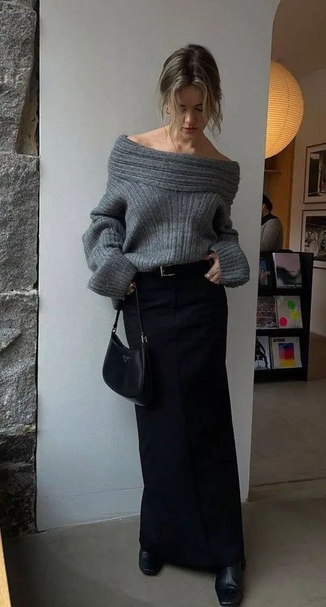 Source Unknown Sweater, Winter 2024 Fashion Trends, Winter 2024 Fashion, 2024 Fashion Trends, Fashion 90s, Italy Outfits, 90's Fashion, Fashion Trends Winter, Langer Rock