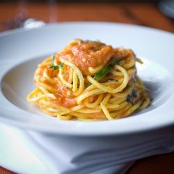 The best spaghetti I've ever had...thank you Scott Conant Scott Conant, Spaghetti Carbonara Recipe, Simple Spaghetti, Best Spaghetti, Vegas Food, Fresh Tomato Sauce, Basil Recipes, Carbonara Recipe, La Food