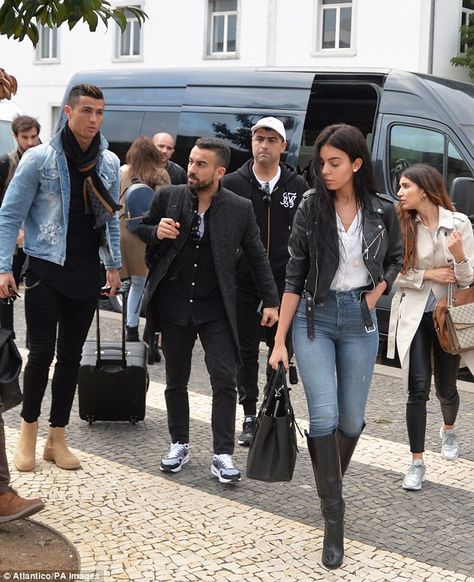 Ronaldo's Girlfriend, Messi And Antonella, Cristiano Ronaldo Girlfriend, Ronaldo Girlfriend, Cristiano Ronaldo Style, Antonella Roccuzzo, Cristiano Ronaldo Juventus, Georgina Rodriguez, Outfit Botas