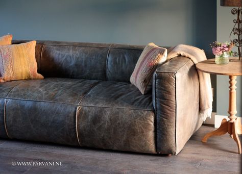 Couch Sets, Bachelor Pad Decor, Leather Couches Living Room, Modular Sofa Design, Best Leather Sofa, Bedroom Nook, Vintage Bank, Leather Sofa Living Room, Unique Sofas