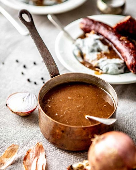 Roscoff Onion Gravy | Taste France Magazine Roscoff Onions, Best Gravy Recipe, Tartare Recipe, Quick Cheap Meals, Mustard Dip, French Sauces, Steak Tartare, Onion Sauce, Onion Gravy