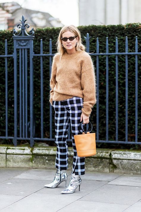 We love these ankle boot outfits ideas like this one from  Lucy Williams wearing white silver boots and blue plaid check pants Checked Trousers Outfit, Silver Trousers, Sequin Trousers, Fashion Me Now, Clothes For Fall, Lucy Williams, Boots Outfit Ankle, Diy Knit, London Fashion Week Street Style