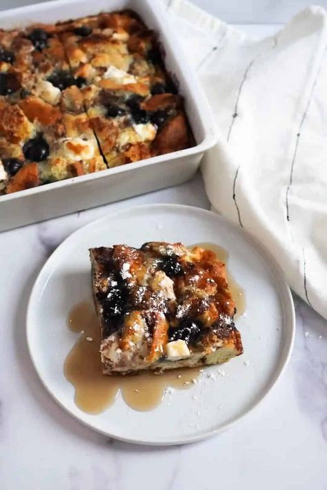 Blueberry Stuffed French Toast Egg Bake - Oh Snap Macros Blueberry Stuffed French Toast, Oh Snap Macros, Macro Breakfast, Blueberry French Toast Bake, Toast Egg, Macro Friendly Meals, Cinnamon Roll French, Cinnamon Roll French Toast, Macro Recipes