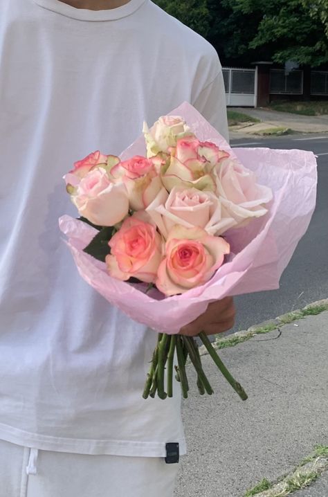 Soft Pink Roses Aesthetic, Pink Man Aesthetic, Flowers Given By Boyfriend, Romantic Flowers Aesthetic, Man With Flowers In Hand, Couple Pink Aesthetic, My Kinda Love, Boyfriend With Flowers, Pink Boy Aesthetic