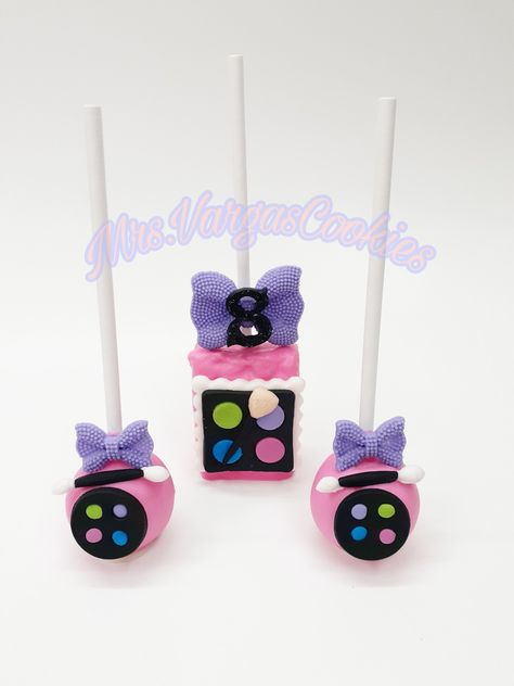 Makeup Theme Cakepops Cosmetology Graduation, Makeup Birthday Party, Makeup Birthday, Makeup Themes, Pop Cake, Themed Treats, Barbie Ideas, Make Up Cake, Spa Birthday