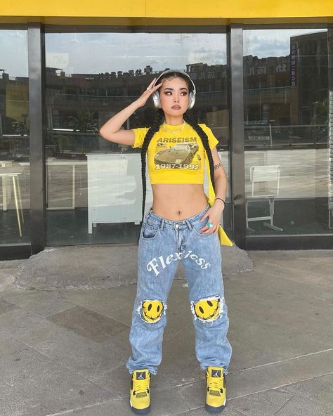 @from.1994_ on Instagram: “On Wednesday we wear yellow 🟡” Jordans Outfit Women, Yellow Jeans Outfit, Baddie Poses, Look Hip Hop, Yellow Outfits, Cargo Pants Style, Jordan Outfit, Yellow Jeans, School Clothes