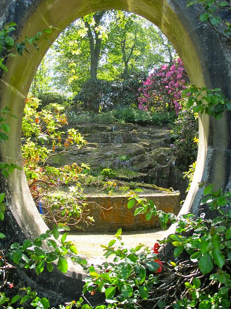 Irlanda, Nação Celta...Jardins De Mount Congreve House ,Waterford - Irlanda. Garden Gadgets, Waterford Ireland, Garden Arches, Cool Ideas, Garden Gates, Ireland Travel, Pretty Places, Oh The Places Youll Go, Dream Vacations