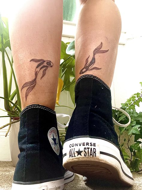 Pisces Knee Tattoo, Koi Ankle Tattoo, Line Work Koi Fish Tattoo, Koi Fish Knee Tattoo, Koi Fish Tattoo Matching, Back Of Legs Tattoo, Fish Leg Tattoo, Fish Tattoo Women, Small Zodiac Tattoos