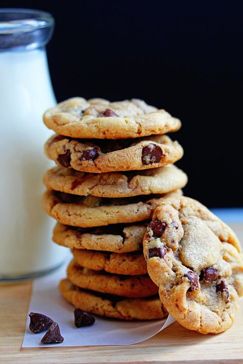 Chewy Chocolate Chip Cookies Recipe, Crispy Chocolate Chip Cookies, A Glass Of Milk, Diy Easy Recipes, Perfect Chocolate Chip Cookies, Favorite Cookie Recipe, Chewy Chocolate Chip, Chewy Chocolate Chip Cookies, Best Chocolate Chip Cookie