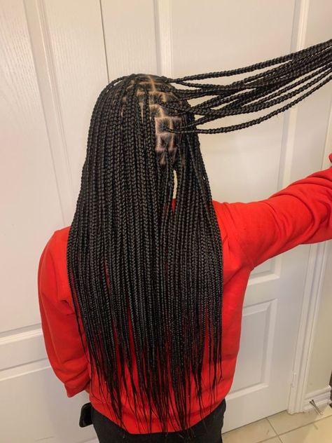 Knotless Box Braids Full Head, Knotless Box Braids Medium Waist Length, Medium Back Length Knotless Braids, Small Parts Big Braids, Medium Knotless Braids Mid Back Length, Small Knotless Braids Mid Back Length, Small Knotless Braids Medium Length, Bra Strap Length Knotless Braids, Box Braids Straight Ends