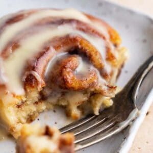 The Best Keto Cinnamon Rolls Recipe - An Edible Mosaic™ Icing Without Cream Cheese, Low Carb Cinnamon Rolls, Keto Cinnamon Roll, Cinnamon Roll Frosting, Rolls Recipe Easy, Breakfast Donuts, Cinnamon Roll Icing, Cinnabon Cinnamon Rolls, Fathead Dough