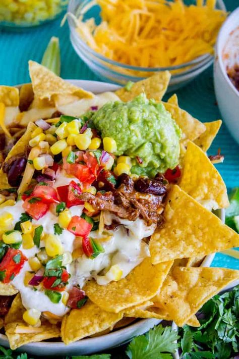 Nachos Without Meat, Nachos With Queso, Nacho Dips, Chili Nachos Recipe, Nachos In Oven, Chili Cheese Nachos, Chili White, Super Nachos, Nacho Recipes