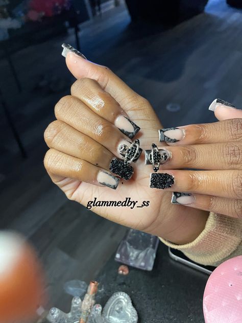 Capricorn Nails Acrylic Short, Aquarius Bday Nails, Nails Acrylic Aquarius, Aquarius Nails Acrylic Designs, Nails Aquarius, Birthday Nails Aquarius, Nails Black Short, Black Duck Nails With Charms, Birthday Nails Black