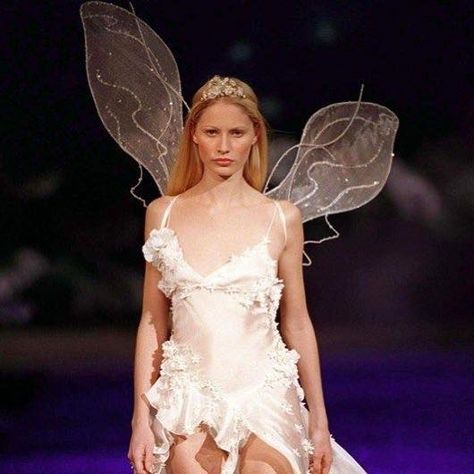 Kirsty Hume, Vogue British, Victoria Secret Show, Original Supermodels, Vs Fashion Shows, Laetitia Casta, Victoria Secret Fashion, Victoria Secret Angels, Victoria Secrets