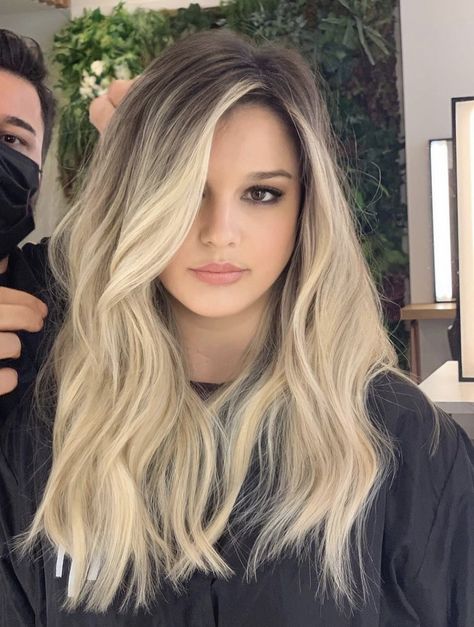 Blonde Hair With Roots, Fall Blonde Hair, Dark Blonde Hair Color, Ombre Hair Blonde, Dark Roots Blonde Hair, Light Blonde Hair, Dark Blonde Hair, Blonde Hair Inspiration, Blonde Hair Shades