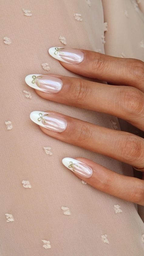 White Nails With Gold, Sparkly Nails, Girls Nails, Xmas Nails, Bridal Nails, Prom Nails, Funky Nails, Short Acrylic Nails, Chrome Nails