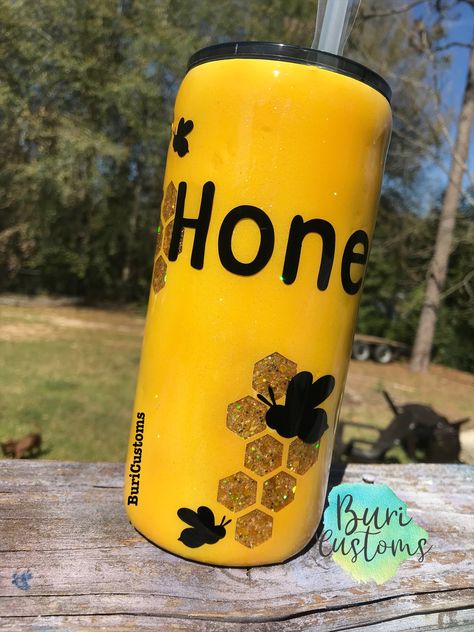 Honeycomb Tumbler, American Honey Tumbler, Bee Epoxy Tumbler, Sunflower Peekaboo Tumbler Cup, Sunflower And Bee Tumbler Cup, Tumbler Cups, Cups And Mugs, Bee Hive, Custom Tumblers