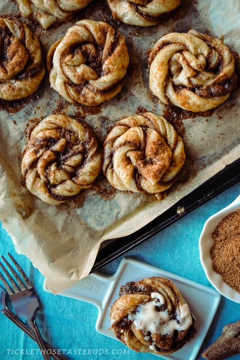 Puff Pastry Cinnamon Knots, Cinnamon Rolls Filling, Cinnamon Roll Dough Recipe, Cinnamon Roll Knots, Cinnamon Knots, Roll Dough Recipe, Cut Recipe, Make Cream Cheese, Cream Cheese Glaze