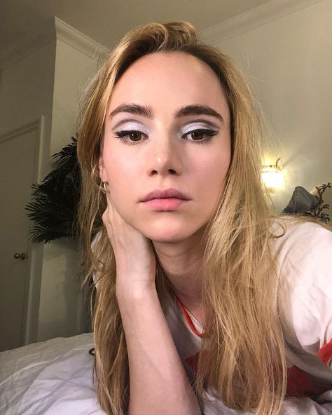 All Posts • Instagram License Picture, Suki Waterhouse, Make Up Inspo, Makeup Clothes, Celebrity Makeup, Famous Faces, Makeup Inspo, Beauty Health, The Road