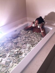 Life Goals Future, Money Vision Board, Dream Vision Board, Money Generator, Money Stacks, Money Pictures, Money On My Mind, Vision Board Manifestation, Rich Lifestyle