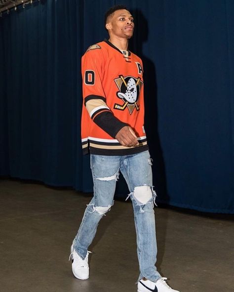 Russell Westbrook Russell Westbrook Fashion, Westbrook Fashion, Jersey Outfit Men, Basketball Jersey Outfit, Nba Outfit, Nba Fashion, Black Men Street Fashion, Outfits Hombre, Dope Outfits For Guys