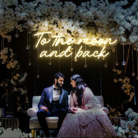 LED Signs for Wedding: How To Use + 5 Wall Decor Ideas / Budget - My Sweet Engagement Led Wall Wedding Backdrop Reception, Engagement Led Sign, Engagement Neon Sign Ideas, To The Moon And Back Wedding, Wedding Sign Backdrop, Led Wedding Sign, Roka Decor, Wedding Led Sign, Neon Light Room