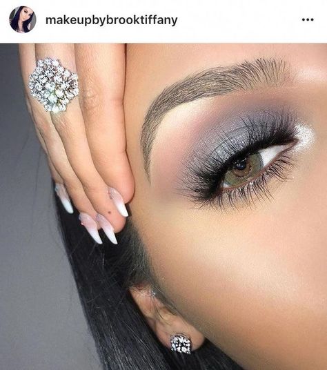 Makeup Looks For Black Women, Makeup Ideas For Black Women, Glitter Eyebrows, Grey Makeup, Grey Eyeshadow, Trendy Eyeshadow, Makeup Brushes Guide, Holiday Makeup Looks, Braut Make-up