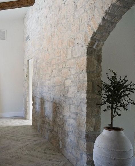 Eldorado Stone on Instagram: "This textured archway is what 𝚍𝚛𝚎𝚊𝚖𝚜 are made of 💭 Talk about an architectural statement! 🤍 - Credit: @jacquelinewebbdesign Pictured: Casa Blanca - RoughCut + Grout Wash"