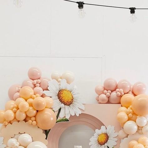 Hayden Agencies on Instagram: "Alora’s first birthday wonder by @styling_by_kb 🌼🌿  -  Concept, design, styling and props @styling_by_kb  Foam name, signature and vinyl @peekaboodesigns_  Jumping castle and ball pit @bounceorama  Cake @assorted_desserts_by_anika  Florals @fleurdom  Cookies @cookiesfromtee  Plates @bam_party_and_events  Venue @hustlerstudios_  Photographer @jessicacuda_events   -  #one #onederful #wonderful #first #firstbirthday #daisy #bloom #babyinbloom #babyshower #birthday #party #engagement #anniversary #birthdaydecoration #birthdayballoons #birthdayevent #eventstylist #eventstyling #eventplanner #haydenagencies" Fairy Cupcakes, Fairy Theme Party, Jumping Castle, Daisy Party, Name Signature, Prop Styling, Ball Pit, Event Inspiration, Childrens Party