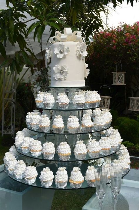 Bubbles Wedding, Jasmine Wedding Dress, Bridal Cakes, Big Cupcake, Cupcake Tower Wedding, Quinceanera Centerpieces, Twilight Wedding, Cake Tower, Big Wedding Cakes