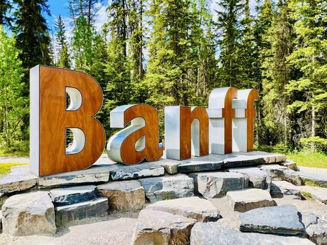 Discover the best things to do in Banff in summer - Banff Gondola, Banff Hot Springs, Lake Minnewanka, hiking Johnston Canyon, sightseeing, outdoor activities. Banff In Summer, Jasper Itinerary, Banff Hot Springs, Banff Gondola, Things To Do In Banff, Vermillion Lakes, Banff Lake, Lake Agnes, Fairmont Chateau Lake Louise