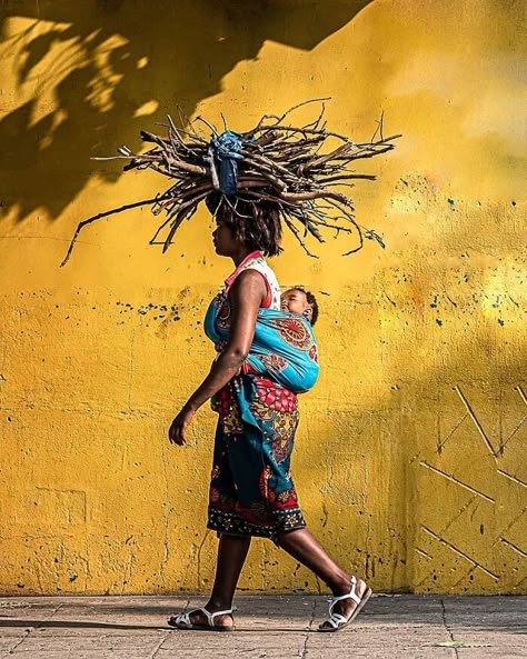 Maputo Mozambique, Rainy Day Photography, Congratulations Photos, African Lifestyle, African Aesthetic, Africa Photography, African Artwork, Abstract Portrait Painting, Global World