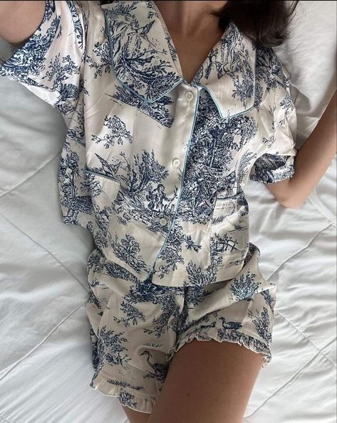 Cute Bath Robe, Home Pijama, Home Dress Comfy, Comfy Home Outfits, Pajamas Aesthetic, Cozy Pjs, Pijamas Women, Live And Let Live, Pajama Fashion