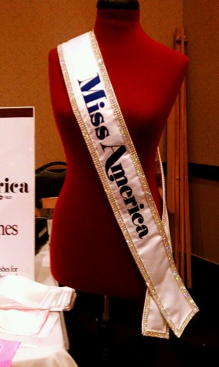 My dream job! How To Make A Pageant Sash, Sash Ideas Pageant, Miss Americana Sash, Miss America Sash, Prom Queen Sash, Prom Royalty, Pageant Aesthetic, Queen Sash, Americana Dress