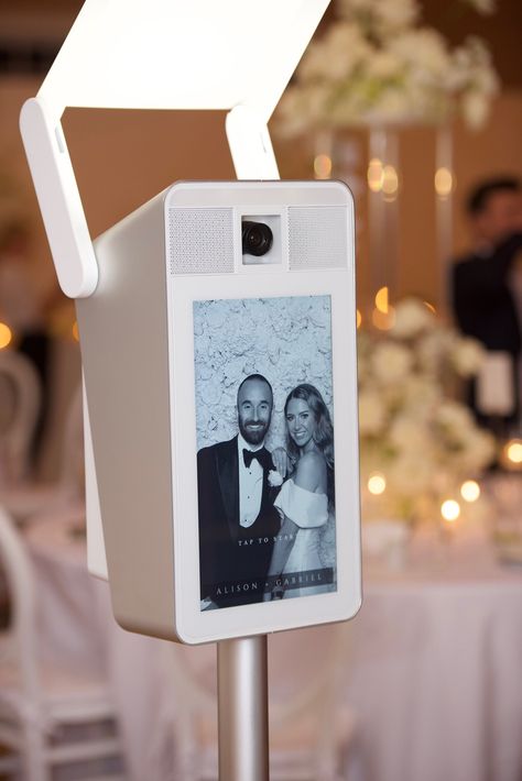 Cool Photobooth Ideas, Wedding Booth Ideas, Glam Photobooth, Photobooth Wedding Ideas, Wedding Photo Ops For Guests, Ipad Photo Booth Wedding, Photobooth Ideas Wedding, Libra Wedding, Photobooth Ideas For Corporate Events