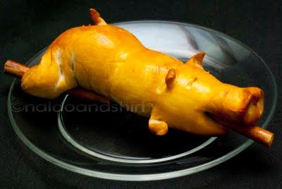 Filipino Bakery Lechon Baboy (Roast Pig) Bread - no recipe Lechon Baboy, Pig Bread, Filipino Bakery, Filipino Cuisine, Pig Roast, Filipino Food, Filipino Recipes, If Only, Asian Food