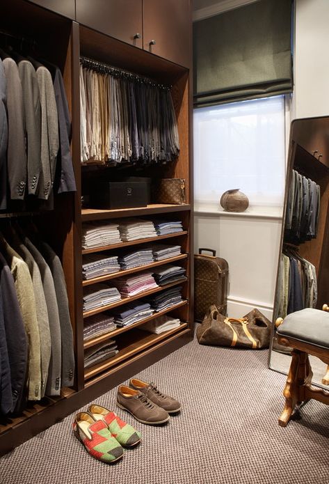 Space Saving Ideas for Clothes • Queen Bee of Honey Dos Mens Wardrobe Organisation, Built In Closet Organization, Men Wardrobe, Built In Closet, Mens Wardrobe, Dressing Design, Walking Closet, Suitcase Storage, Wardrobe Organisation