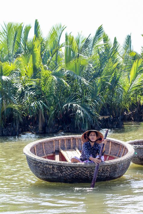 Ancient Crafts, Bamboo Boat, Vietnam Beauty, Round Boat, Noahs Arc, Vertical Farming, Old Boats, Cooking Class, Sunflower Fields