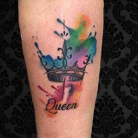 A Crown Tattoo, Crown Tattoo Ideas, Crown Tattoos For Women, Small Crown Tattoo, Elegant Crown, Pride Tattoo, Crown Tattoo Design, Girl Back Tattoos, Chic Tattoo