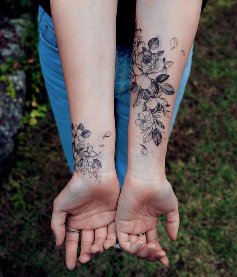 Fine-Line Tattoos Inspired by Nature are Perfectly Placed on Skin Wrist Tattoo Cover Up, Korean Tattoo Artist, Korean Tattoos, Botanical Tattoo, Collar Bone Tattoo, Up Tattoos, Fine Line Tattoos, Line Tattoos, Blackwork Tattoo