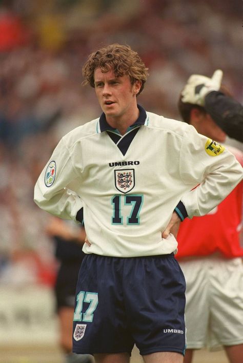 Steve McManaman (Angleterre) Steve Mcmanaman, England Fa, Euro 96, Rugby Uniform, England National Football Team, 3 Lions, Sunderland Afc, England National Team, 90s Sports